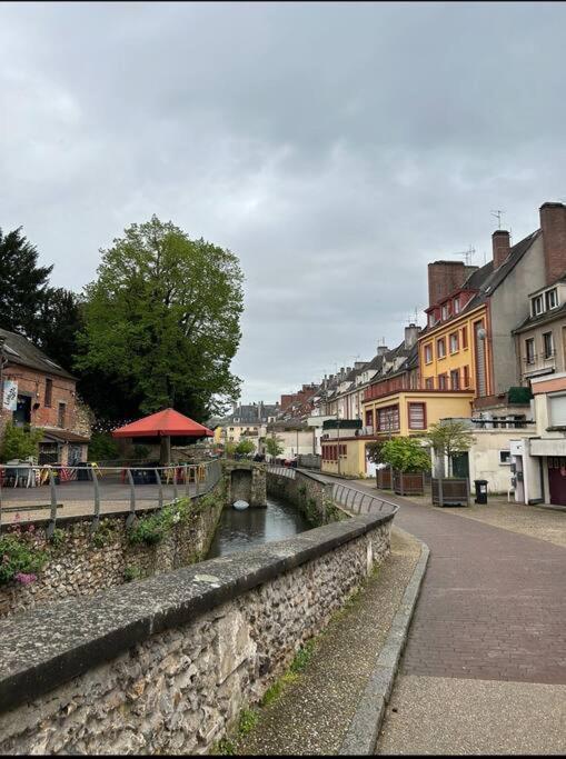 Apt Evreux 900M De La Gare Bagian luar foto