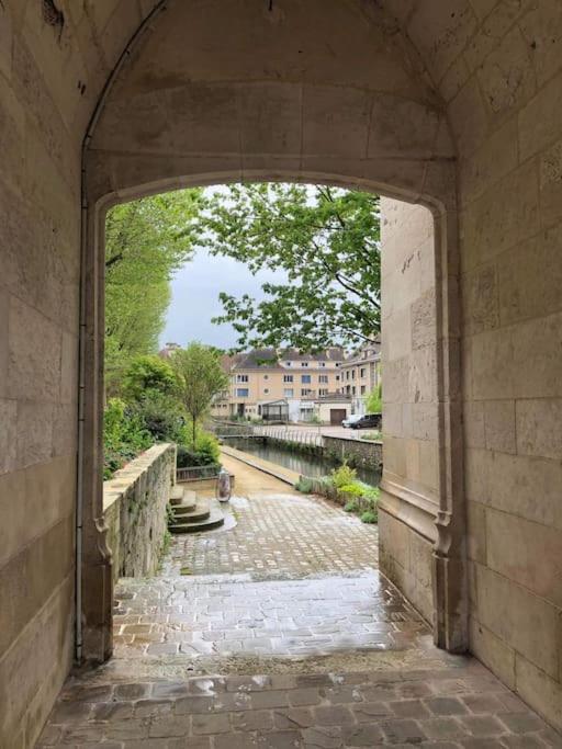 Apt Evreux 900M De La Gare Bagian luar foto